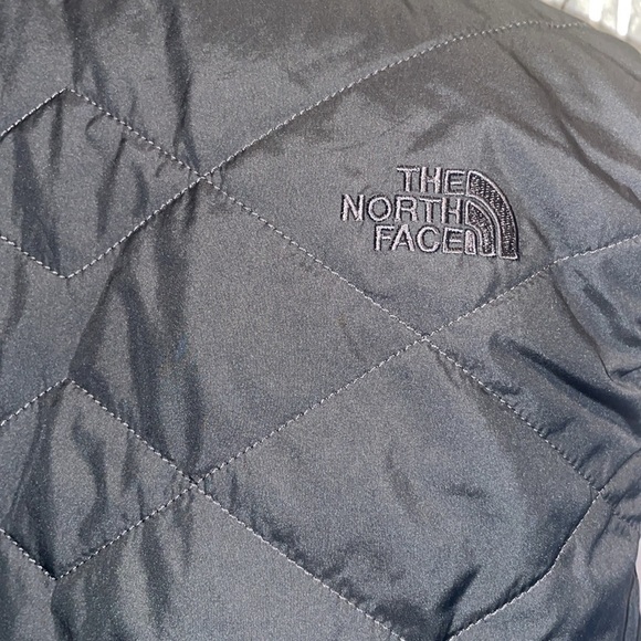 THE NORTH FACE MOSSBUD INSULATED REVERSIBLE VEST WOMEN'S -ASPHALT GREY/MID GREY - Picture 8 of 10